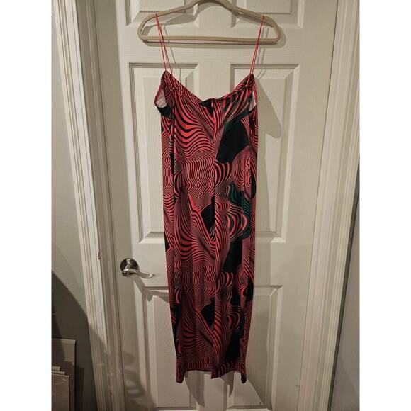 Pretty Little Thing Plus Pink Abstract Print Cup Detail Midi Dress NWT Size 14 - Picture 5 of 7